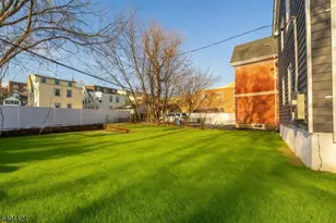 189 N Oraton Pkwy, East Orange, NJ 07017 - Photo 32