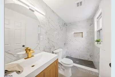 189 N Oraton Pkwy, East Orange, NJ 07017 - Photo 14