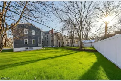 189 N Oraton Pkwy, East Orange, NJ 07017 - Photo 30