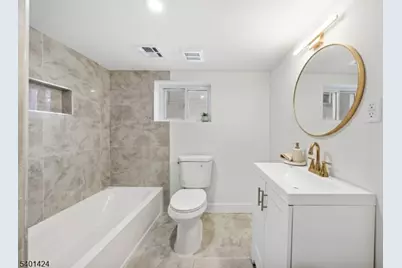 189 N Oraton Pkwy, East Orange, NJ 07017 - Photo 24