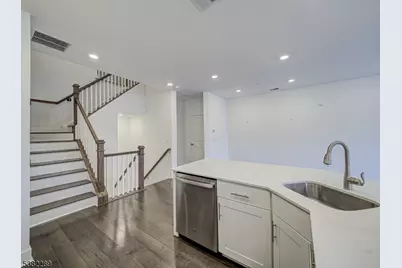 63 Veterans Way, Morris Plains, NJ 07950 - Photo 8