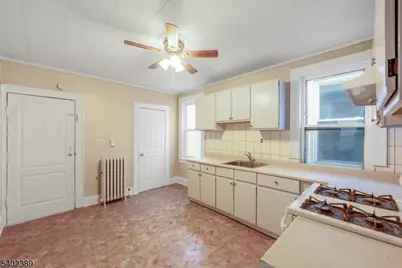 525 Maple Ave, Elizabeth, NJ 07202 - Photo 16