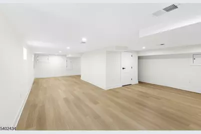 61 W Colfax Ave, Roselle Park, NJ 07204 - Photo 32