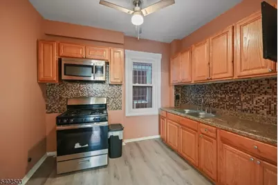 172 Hickory St, Orange, NJ 07050 - Photo 8