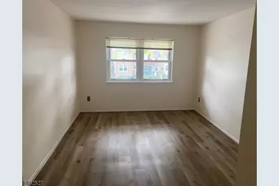 182 Evergreen Rd #1B, Edison, NJ 08837 - Photo 4