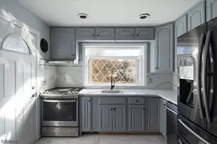 301 Riverview Rd, Pompton Lakes, NJ 07442 - Photo 4