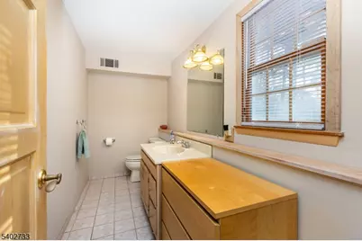 18 Stanford Pl, Wayne Twp., NJ 07470 - Photo 10