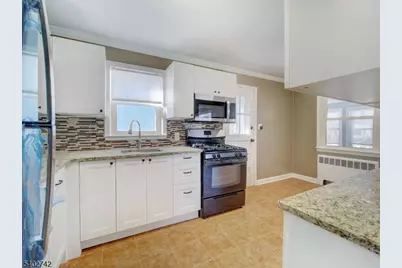 451 Burroughs Ter, Union Township, NJ 07083 - Photo 10