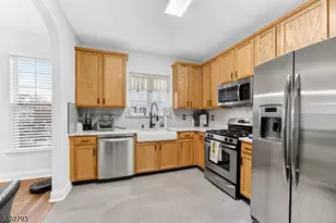 344 Shannon Ct, Lopatcong Township, NJ 08865 - Photo 10