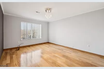 36 Farnham Sq, Sayreville Boro, NJ 08859 - Photo 20