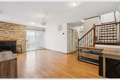 36 Farnham Sq, Sayreville Boro, NJ 08859 - Photo 6