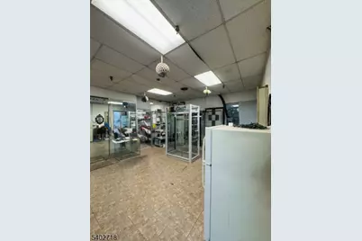 1050 Valley St, Union Township, NJ 07088 - Photo 12