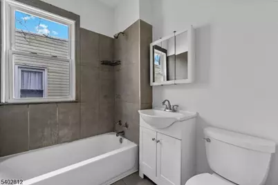 268 Leslie St, Newark, NJ 07112 - Photo 12