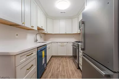 109 Stratford Place, Bridgewater, NJ 08805 - Photo 2