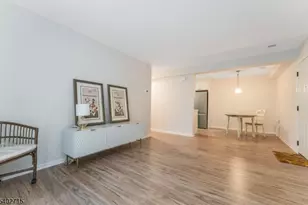 109 Stratford Pl, Bridgewater, NJ 08805 - Photo 4