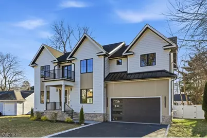 4 Maplewood Dr, Livingston, NJ 07039 - Photo 2