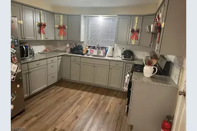 60 Bank St, Midland Park, NJ 07432 - Photo 8