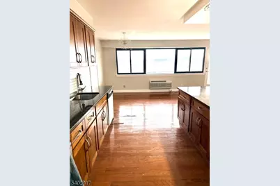 60 Parkway Dr #10G, East Orange, NJ 07017 - Photo 10