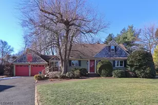 10 Red Maple Ln, Kenilworth, NJ 07033 - Photo 2