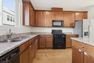 38 Bond St, North Brunswick Township, NJ 08902 - Photo 10