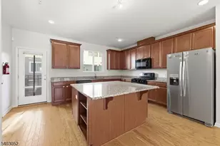 38 Bond St, North Brunswick Township, NJ 08902 - Photo 8