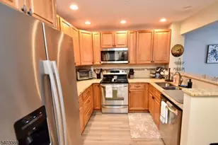 15 Heritage Ct, Jefferson Township, NJ 07438 - Photo 4