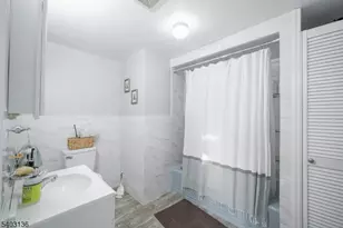 162 Glenwood Ave, Jersey City, NJ 07306 - Photo 34