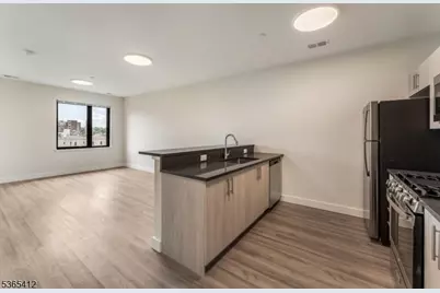 72 S Essex Ave #305, Orange, NJ 07050 - Photo 2