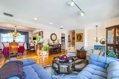 34 Carlos Dr, Fairfield, NJ 07004 - Photo 4