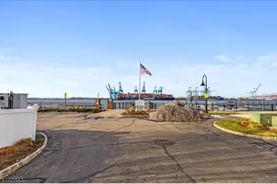 18 Marina Dr, Bayonne, NJ 07002 - Photo 30