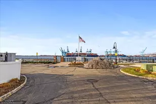 18 Marina Dr, Bayonne, NJ 07002 - Photo 30