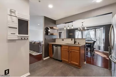 18 Marina Dr, Bayonne, NJ 07002 - Photo 14