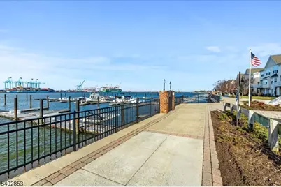 18 Marina Dr, Bayonne, NJ 07002 - Photo 32