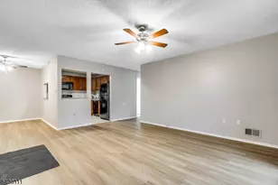 31 Lindsey Ct, Franklin Township, NJ 08823 - Photo 2