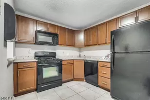 31 Lindsey Ct, Franklin Township, NJ 08823 - Photo 4