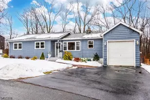 21 Mondamin Rd, Vernon, NJ 07422 - Photo 2