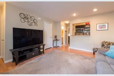 303 Arsdale Ter #303, Union Township, NJ 07083 - Photo 6