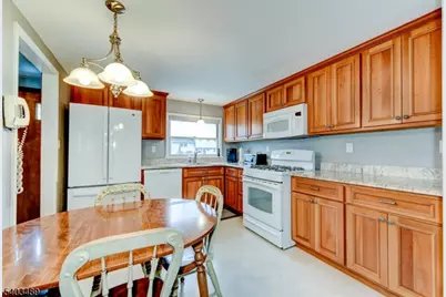 113 Berwick St, Raritan, NJ 08869 - Photo 8