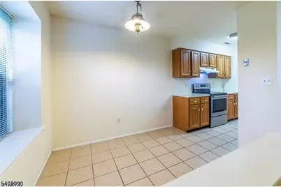 76 Stanwick Ct, Franklin Township, NJ 08873 - Photo 2