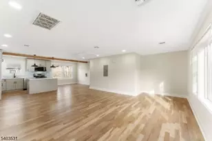 306 Carnegie Pl, Union Township, NJ 07088 - Photo 8