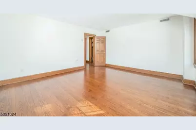 10 Oak St, Morristown, NJ 07960 - Photo 12