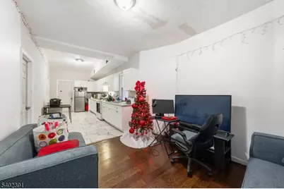 152 S 10th St, Newark, NJ 07107 - Photo 12