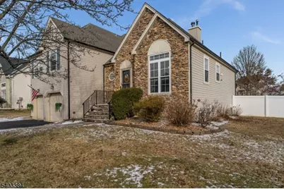 4 Windsor Lane, Lopatcong Township, NJ 08865 - Photo 2