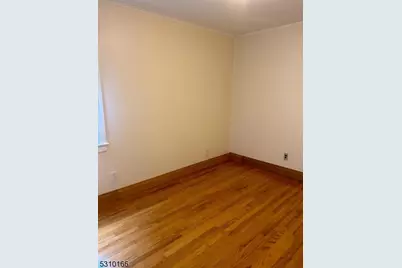 15 Laurel Pl, Fairfield, NJ 07004 - Photo 6