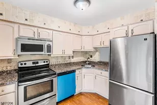 55 Cherrywood Dr, Franklin Township, NJ 08873 - Photo 12