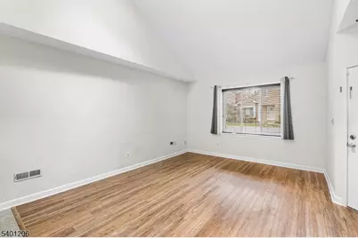 55 Cherrywood Dr, Franklin Township, NJ 08873 - Photo 4
