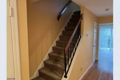 524 Cypress Ct, Raritan Township, NJ 08822 - Photo 4