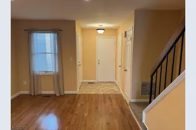 524 Cypress Ct, Raritan Township, NJ 08822 - Photo 2