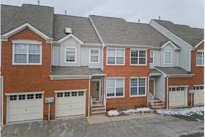 28 Gordon Cir, Parsippany, NJ 07054 - Photo 2