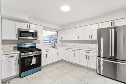 235 Lakewood Dr #2, Bloomfield, NJ 07003 - Photo 2